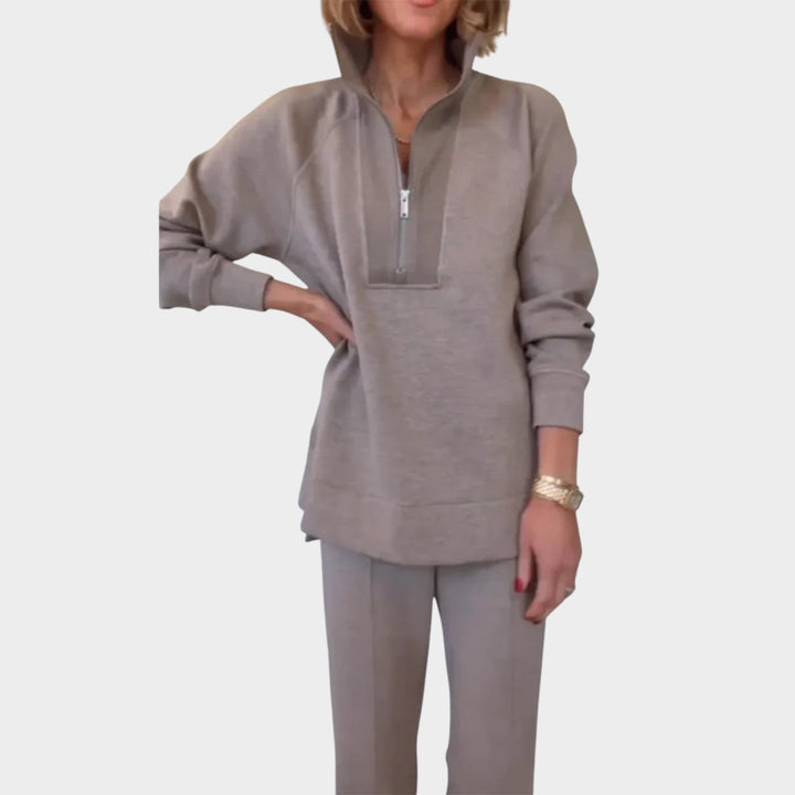 Completo da donna in maglia, due pezzi, per l’autunno