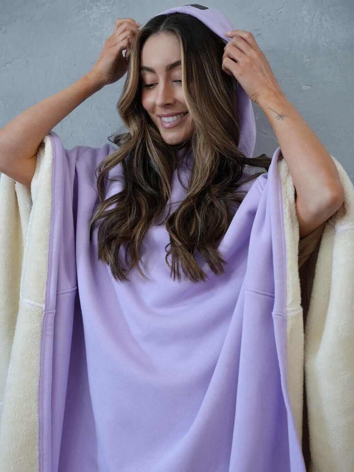 Coperta oversize con cappuccio da donna in pile e maniche, per l’autunno
