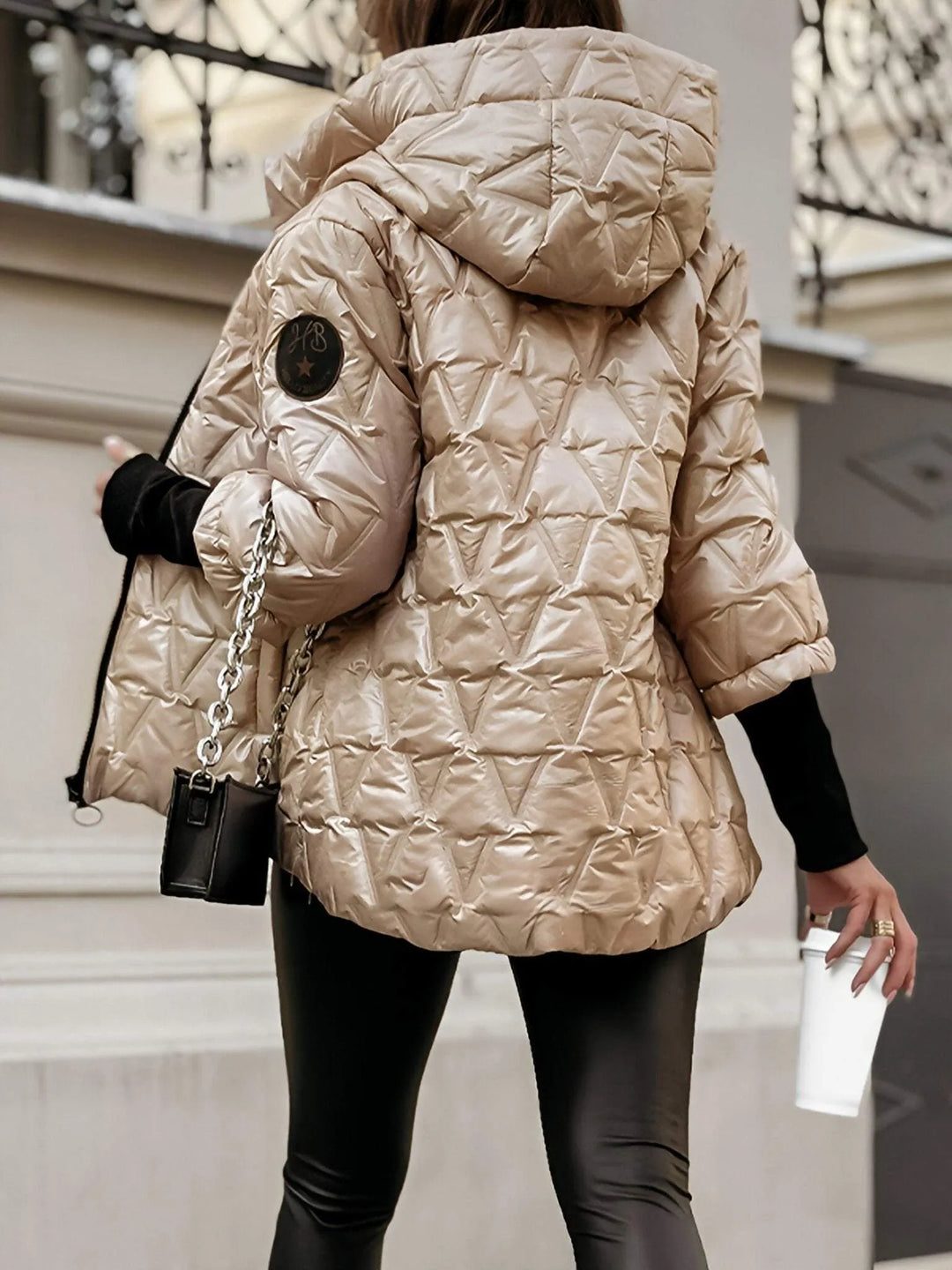 Doudoune femme à capuche matelassée effet brillant, veste chaude courte pour l’automne-hiver
