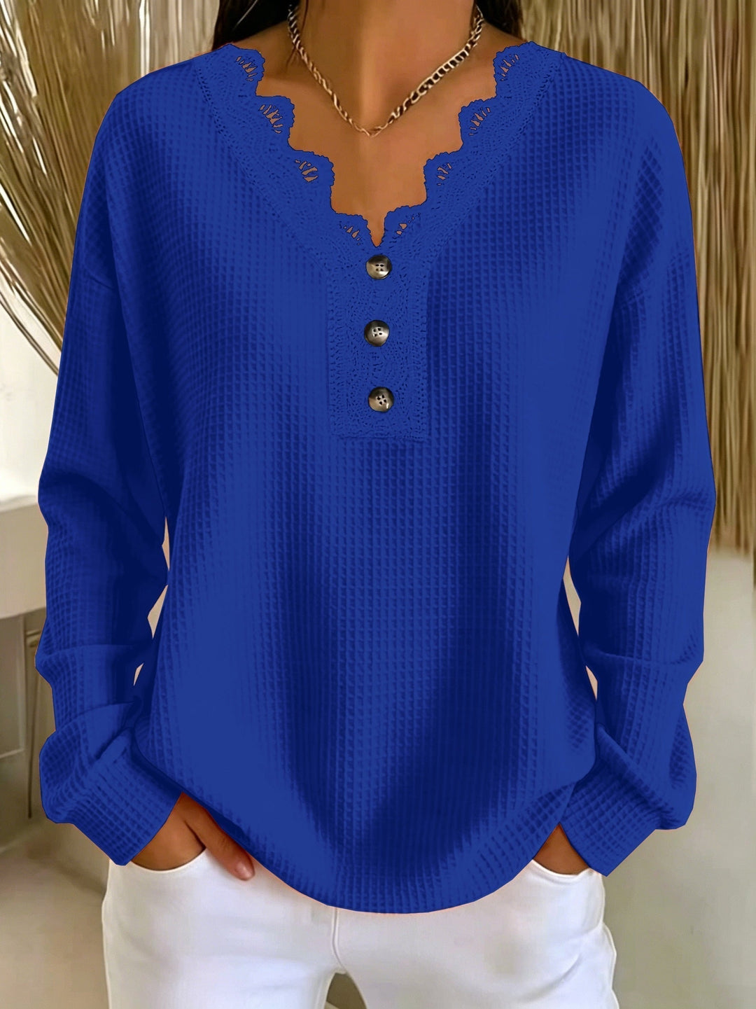 Blouse femme à manches longues en maille gaufrée, col V en dentelle et boutons pour l’automne