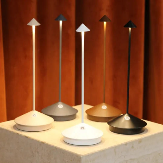 Lampe de bureau LED sans fil moderne en aluminium, à intensité variable, pour le bureau.