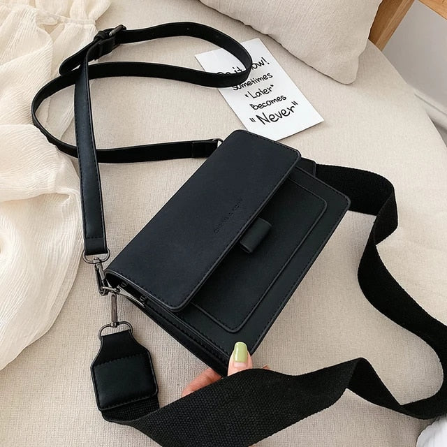 Celestine - Κομψές γυναικείες τσάντες ώμου σε συμπαγές μέγεθος