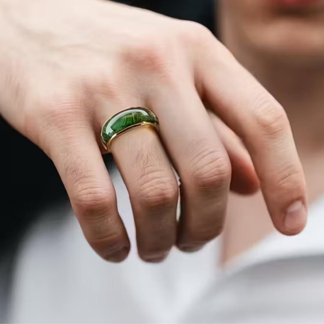 Bague femme plaquée or avec émeraude, motif couronne, style automnal