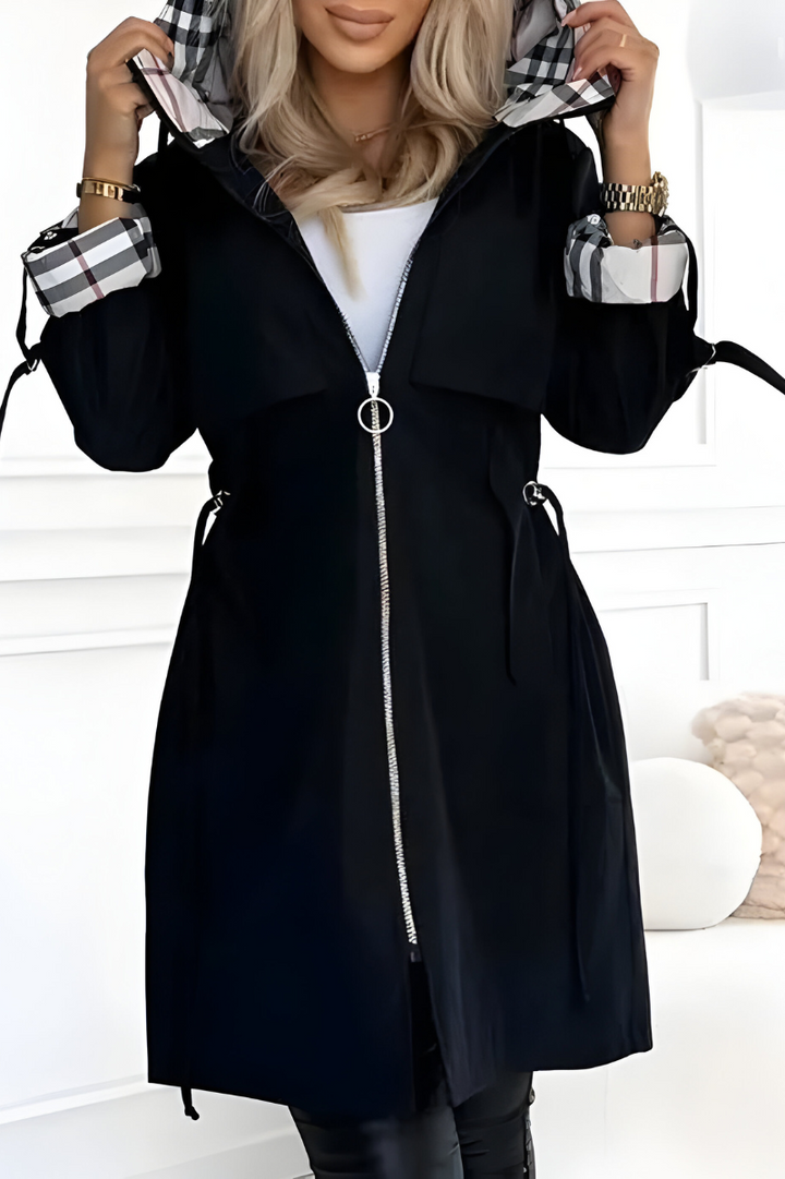 Parka de mujer ligera y elegante, de corte moderno, para un otoño de transición, informal.