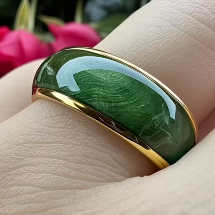 Bague femme plaquée or avec émeraude, motif couronne, style automnal
