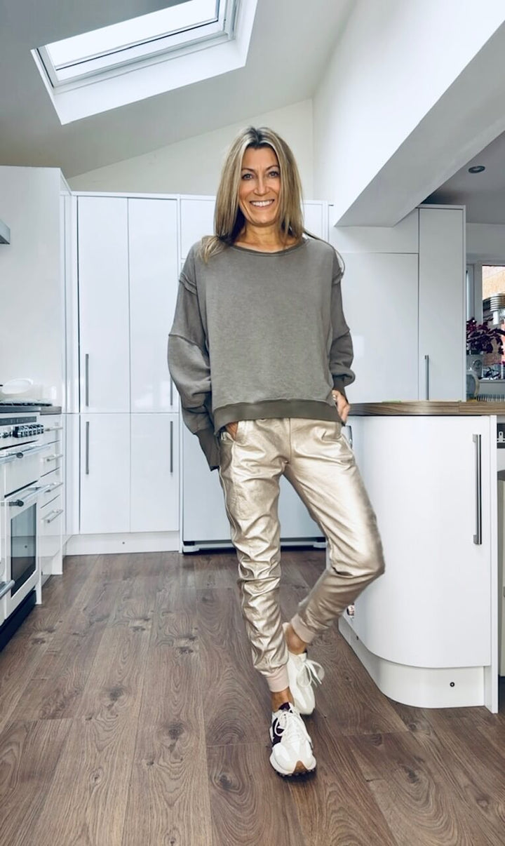 Tuta da donna in pelle, ideale per l’autunno, con pantaloni