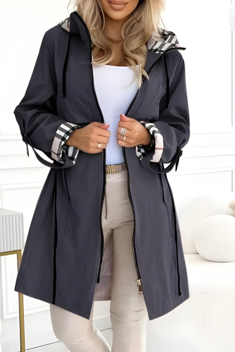 Parka de mujer ligera y elegante, de corte moderno, para un otoño de transición, informal.