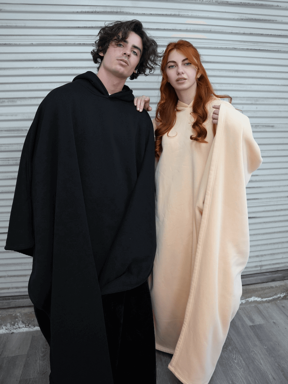 Coperta oversize con cappuccio da donna in pile e maniche, per l’autunno