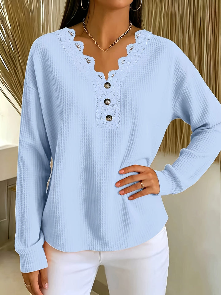 Blouse femme à manches longues en maille gaufrée, col V en dentelle et boutons pour l’automne