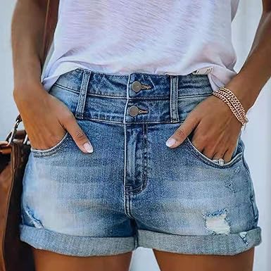 Clio - Pantaloni scurți din jean cu rupturi, în tendințe