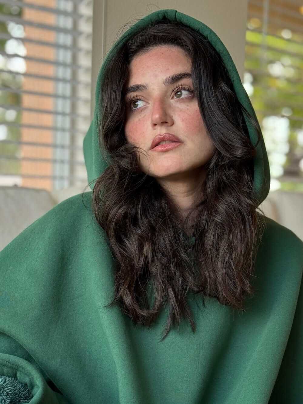 Coperta oversize con cappuccio da donna in pile e maniche, per l’autunno