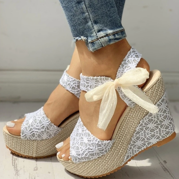 Lola - Sandalias elegantes con cuña, confort lujoso y detalles únicos para mujer