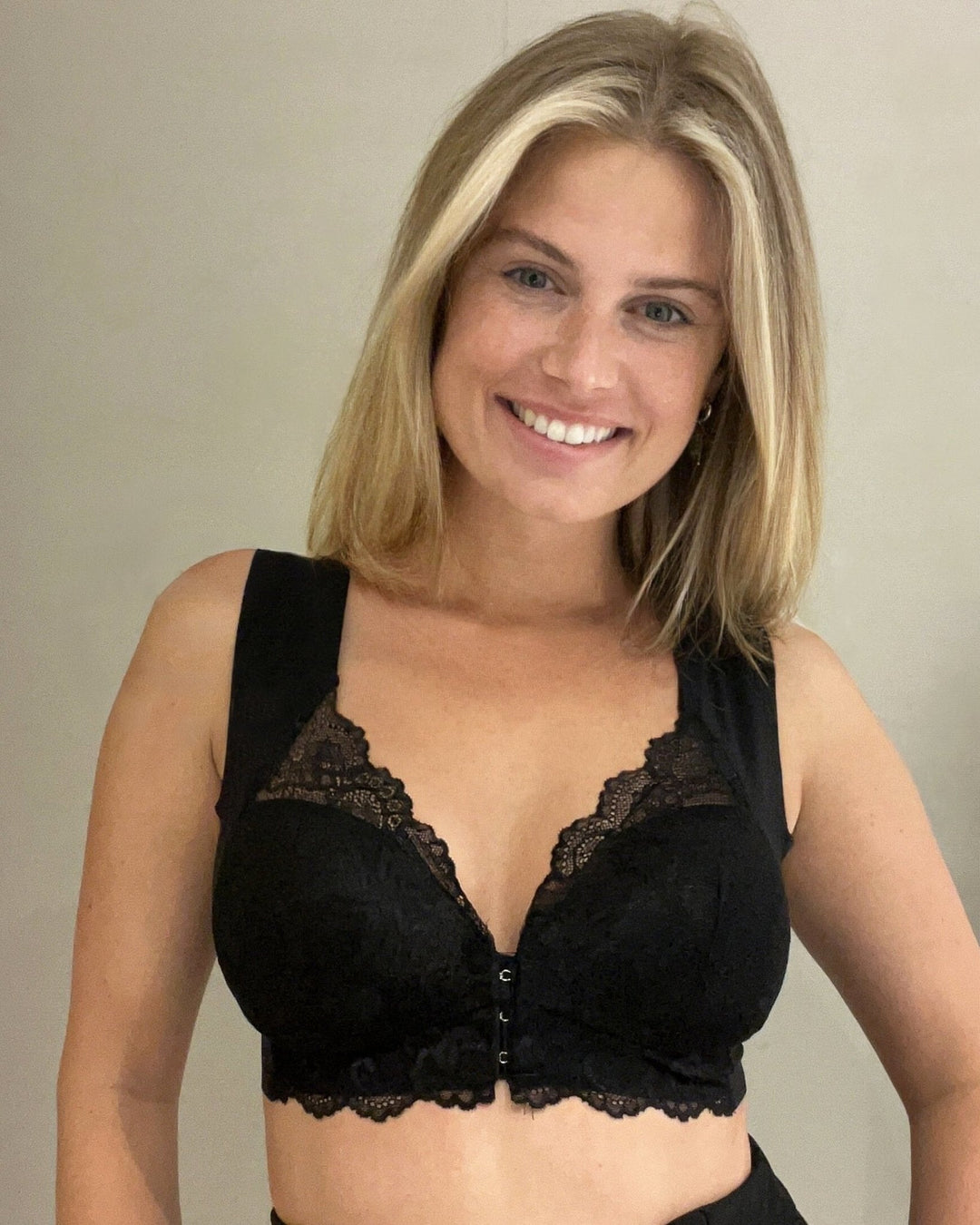 Reggiseno senza ferretto estivo con chiusura frontale in nylon, sostegno e comfort quotidiano per donna