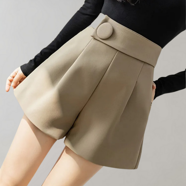 Chic and trendy shorts for women by Paprika