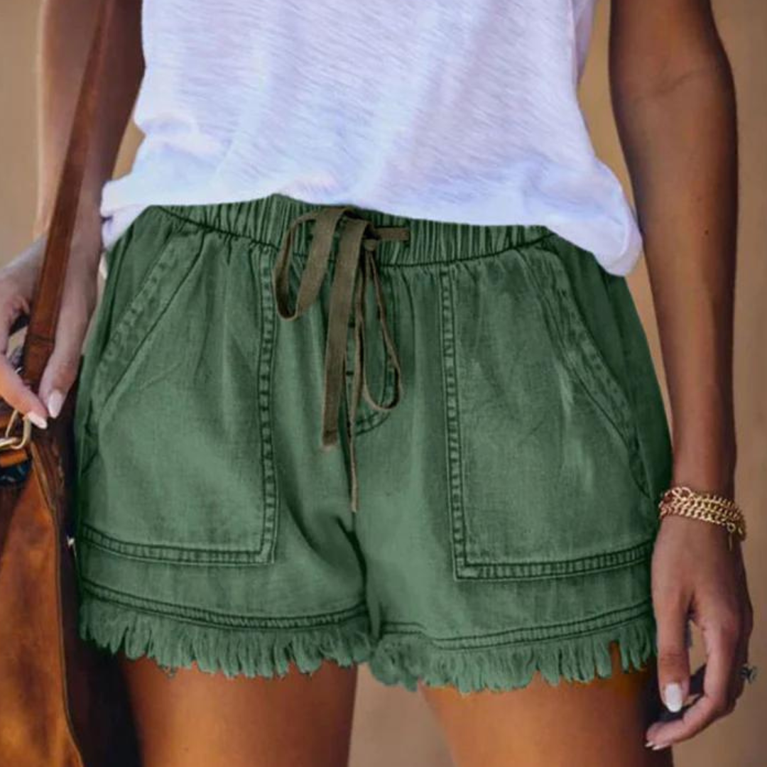 Delfine - Elegant women's shorts with practical side pockets for an effortless look