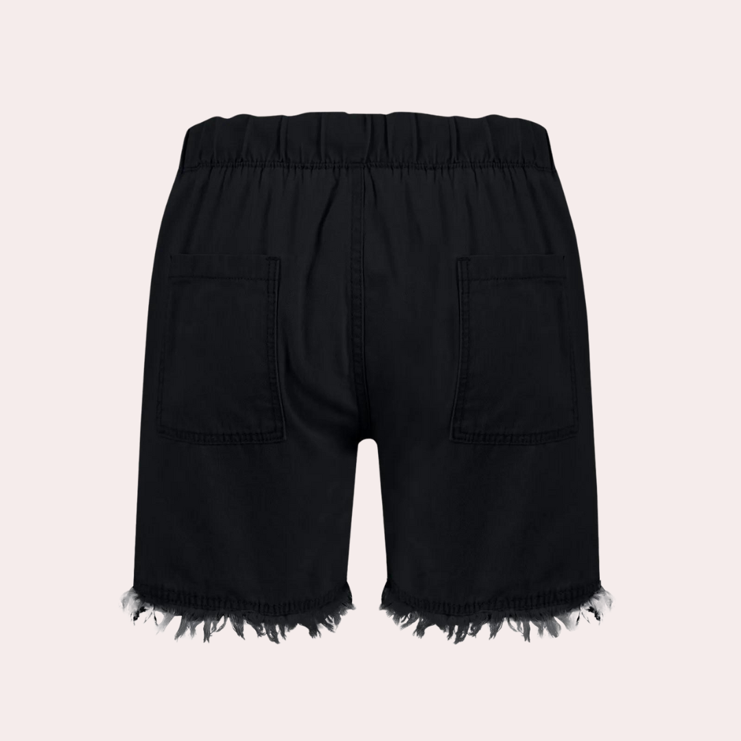 Delfine - Elegant women's shorts with practical side pockets for an effortless look