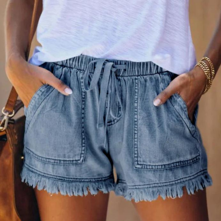 Delfine - Elegant women's shorts with practical side pockets for an effortless look