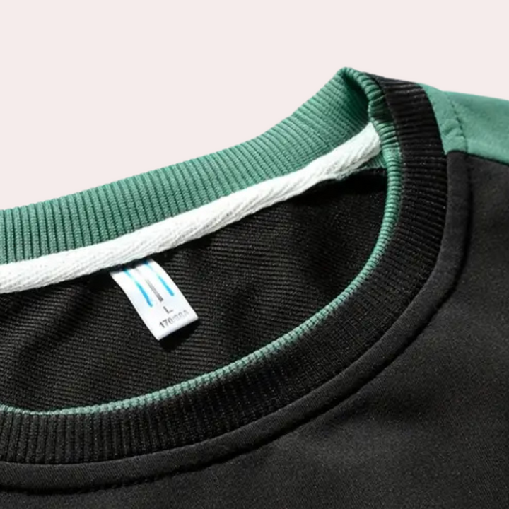 STYLISH BRUCE - Trendy Sweatshirt for the Contemporary Man