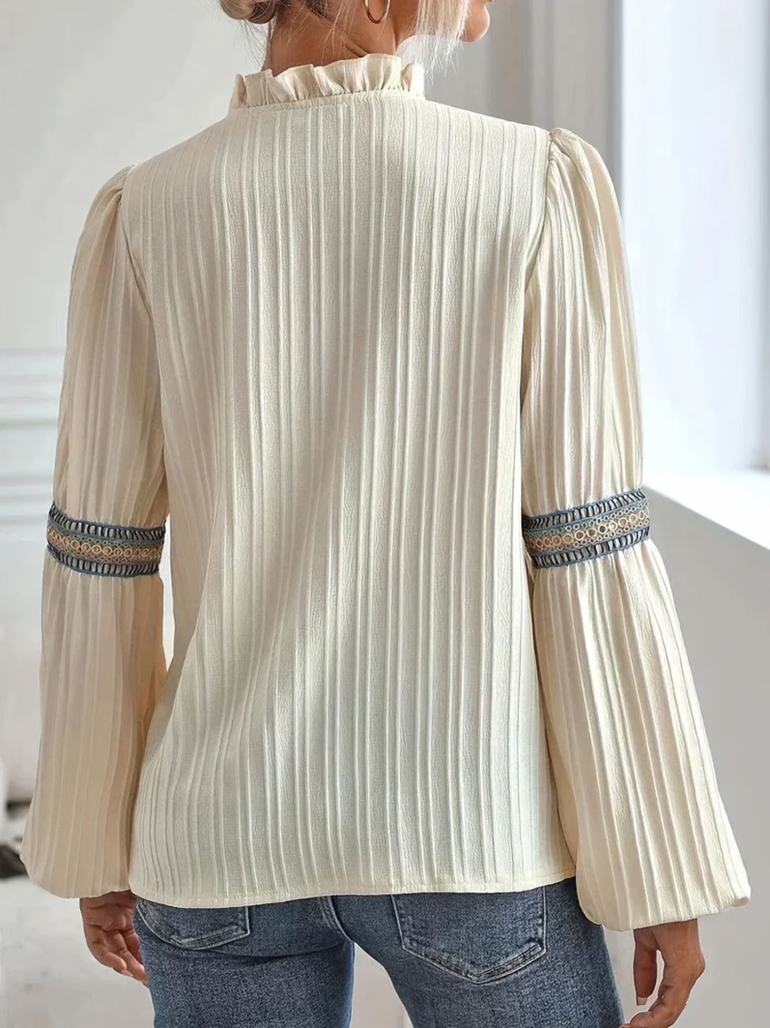 Cara - Elegant Blouse with Delicate Lace and Beautiful Lantern Sleeves for Women