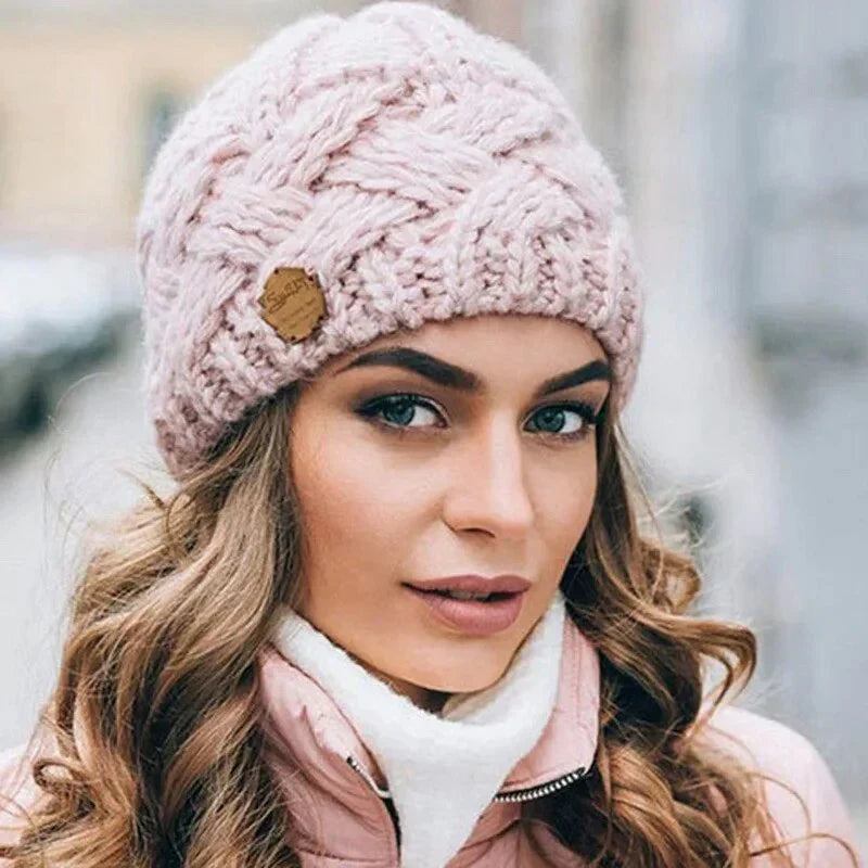 Berretto da donna in morbida maglia lavorata a coste, dalla vestibilità aderente, per l’autunno