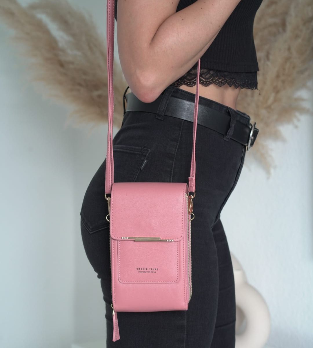 Amy - Elegant and practical summer bag with touchscreen for women