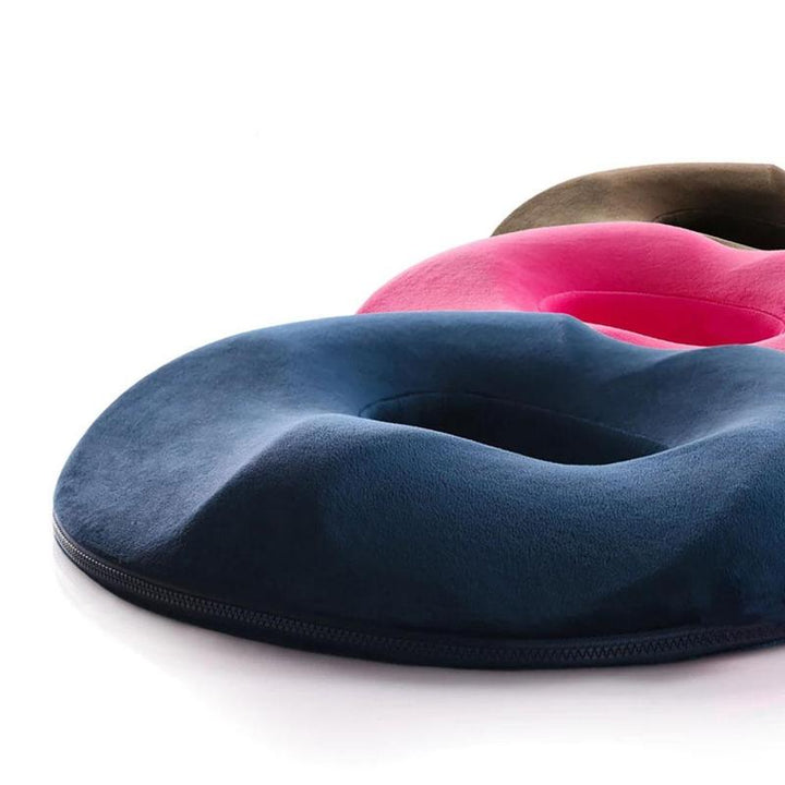 Coussin de siège en mousse à mémoire de forme, antidérapant et soulageant le coccyx.