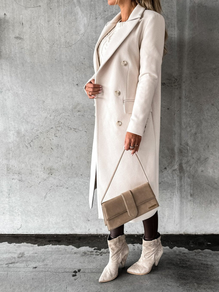 Cappotto lungo da donna in misto lana, dal taglio elegante e aderente, per l’autunno