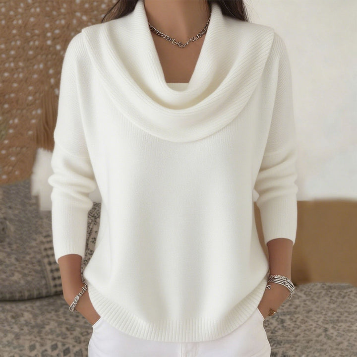 Pull femme en maille à décolleté élégant pour l'automne, idéal pour les tenues quotidiennes.