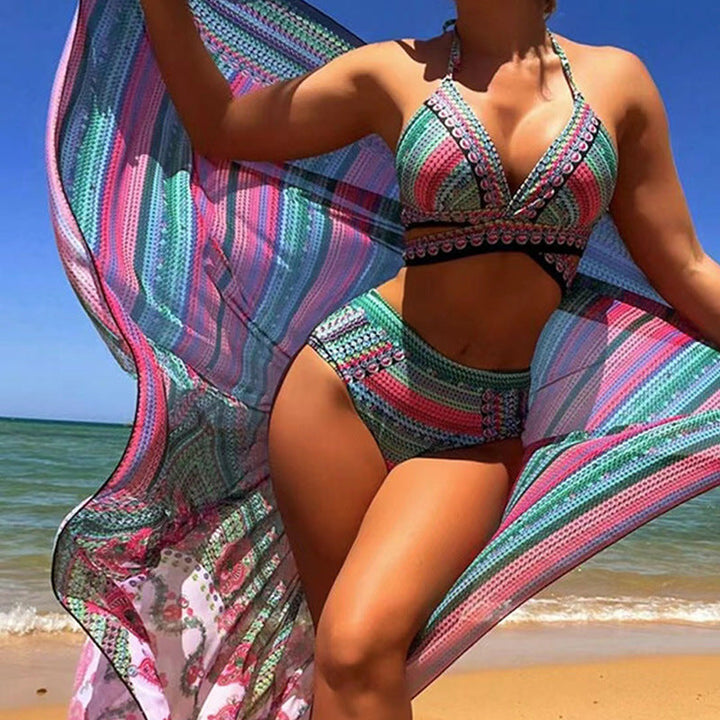Bikini trois pièces élégant avec bretelles croisées et taille haute pour un look de plage glamour