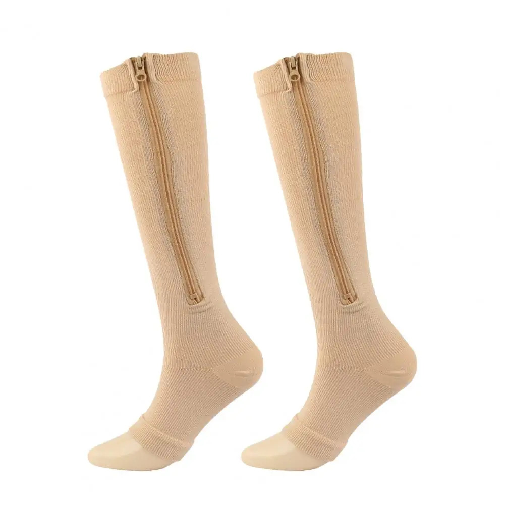 Chaussettes à fermeture éclair latérale, confortables à enfiler, matière respirante et légère.