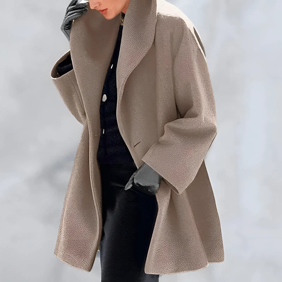 Cappotto lungo da donna per l’autunno e l’inverno, dal taglio ampio ed elegante per il freddo