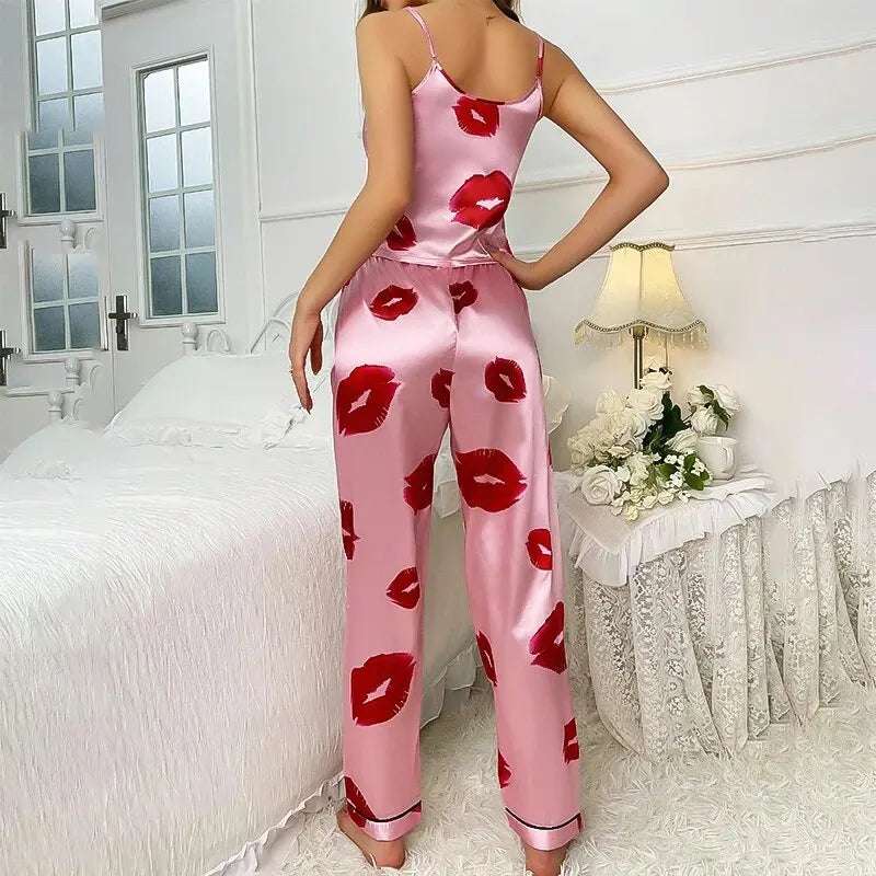 Rhea - Pijama elegante de satén con estampado de labios para mujer