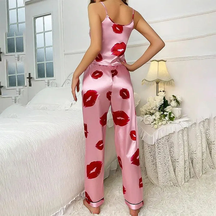 Rhea - Pijama elegante de satén con estampado de labios para mujer