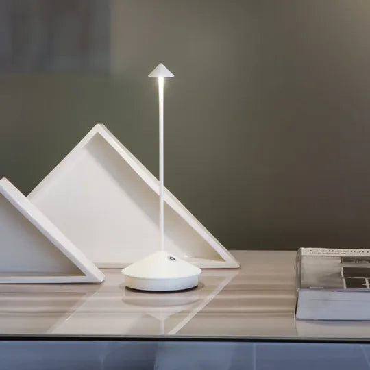 Lampe de bureau LED sans fil moderne en aluminium, à intensité variable, pour le bureau.