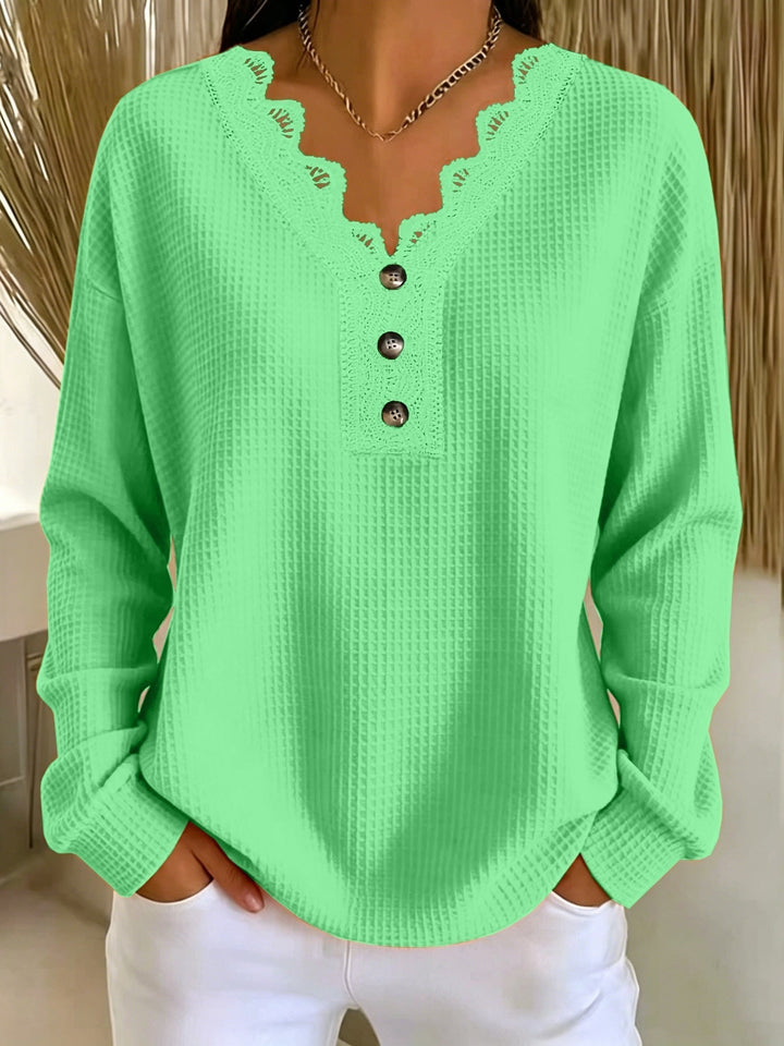Blouse femme à manches longues en maille gaufrée, col V en dentelle et boutons pour l’automne