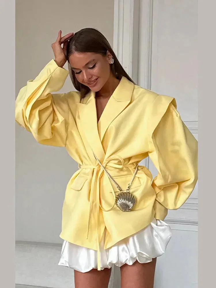 Blazer de mujer con cordones y hombreras acolchadas para otoño, de corte elegante