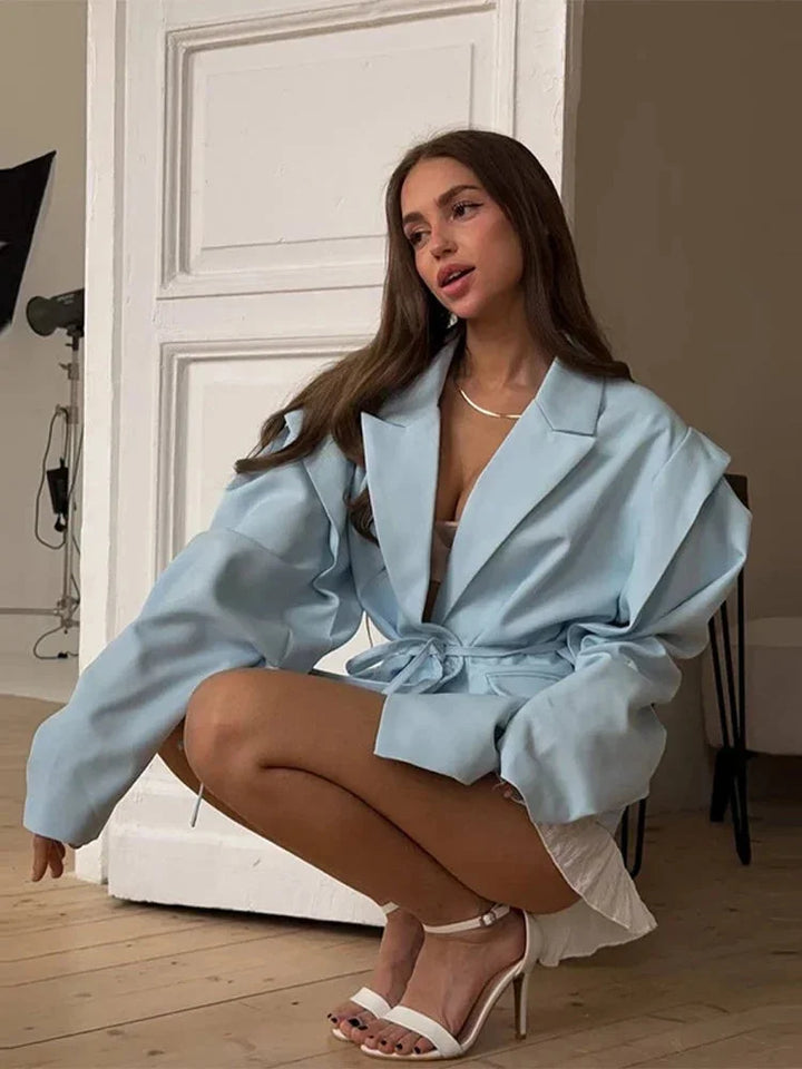 Blazer de mujer con cordones y hombreras acolchadas para otoño, de corte elegante