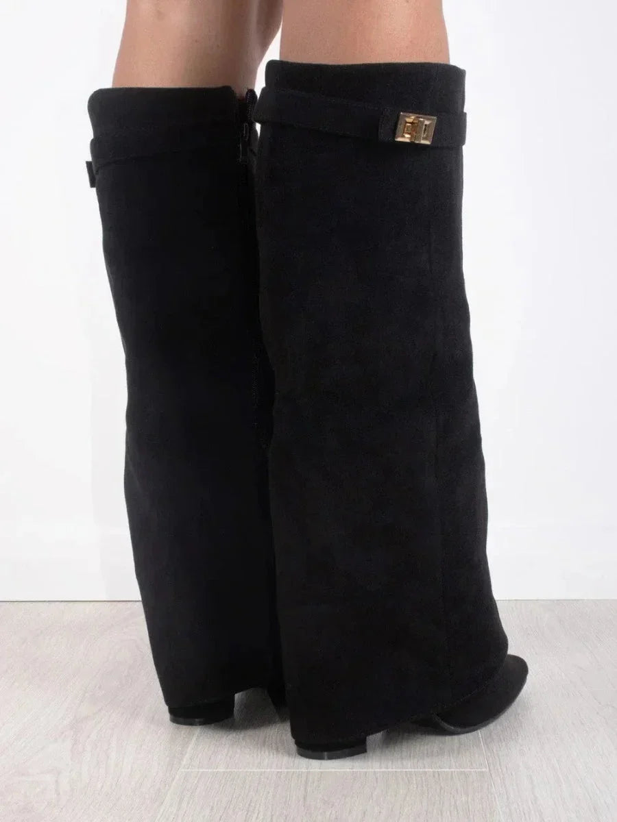 Bottines en daim pour femme avec des détails métalliques, pour l'automne, élégantes et confortables.