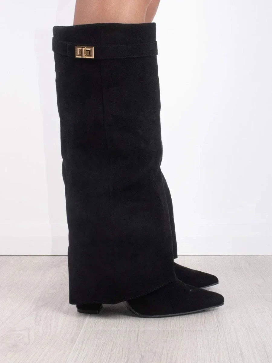 Bottines en daim pour femme avec des détails métalliques, pour l'automne, élégantes et confortables.