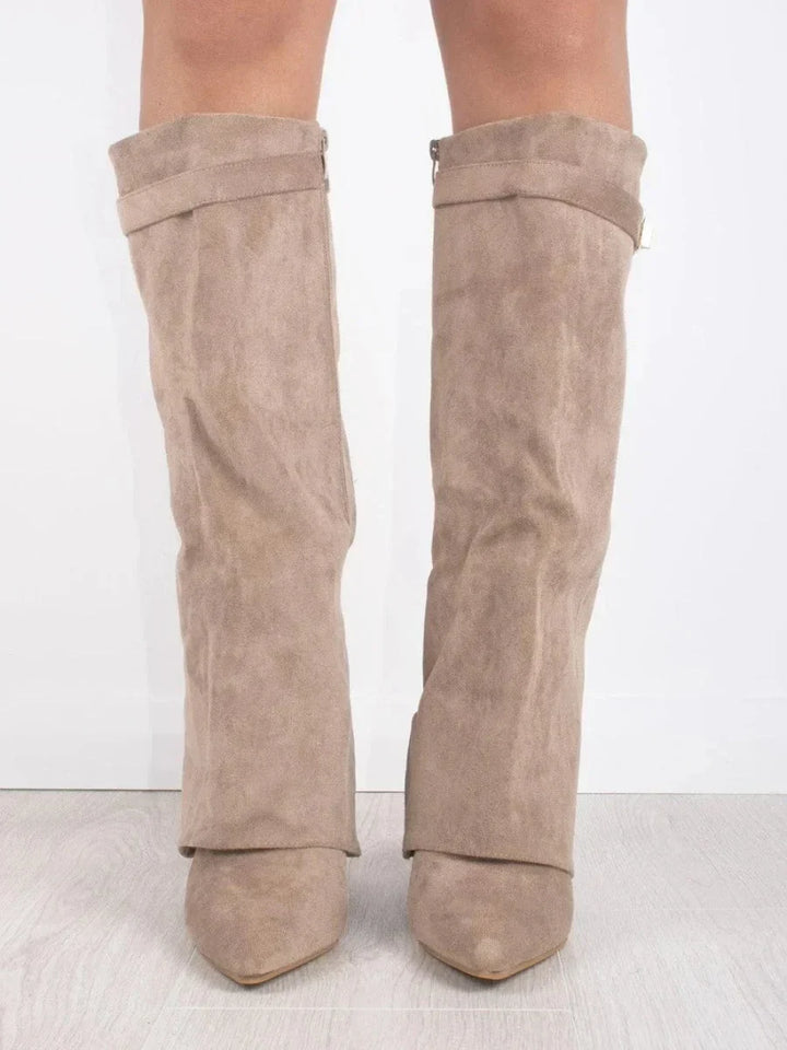 Bottines en daim pour femme avec des détails métalliques, pour l'automne, élégantes et confortables.