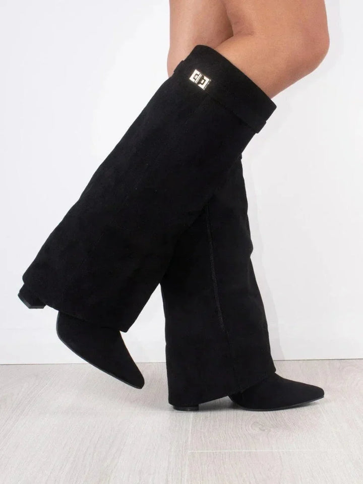 Bottines en daim pour femme avec des détails métalliques, pour l'automne, élégantes et confortables.