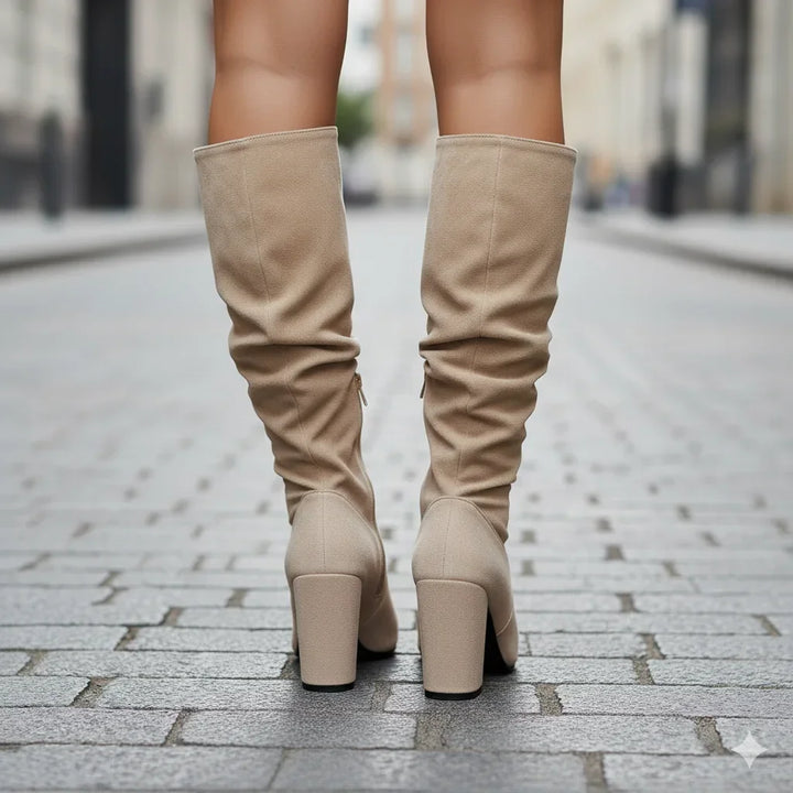 Stivali alti da donna fino al ginocchio, con tacco largo e arricciature, per l’autunno