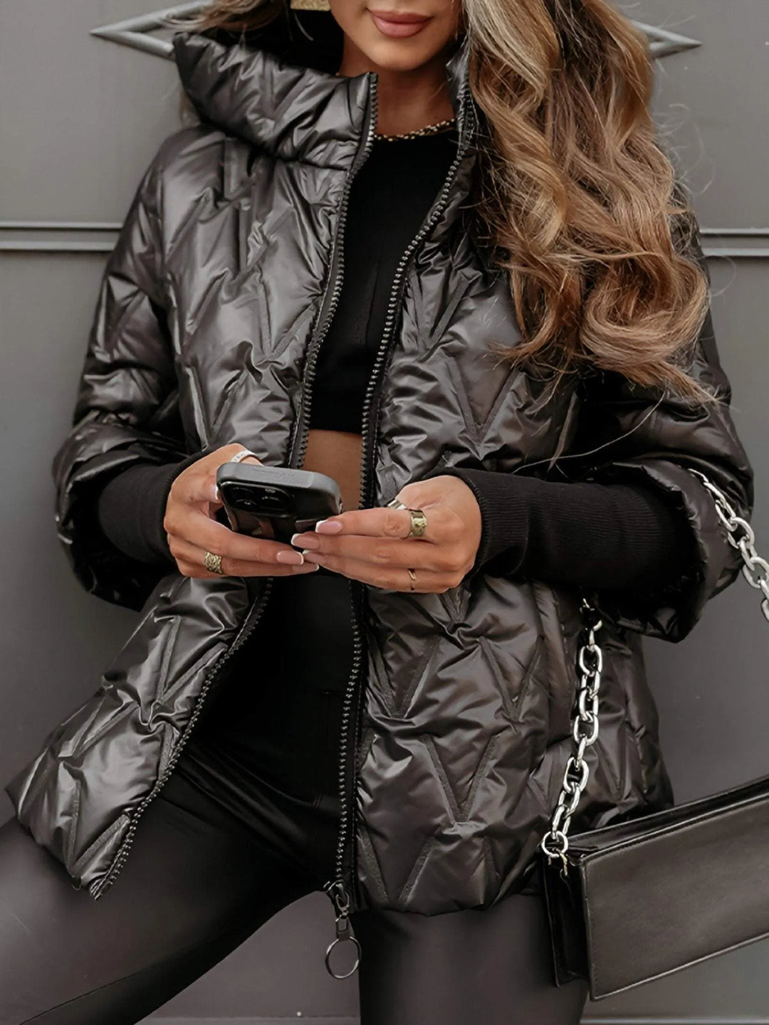Doudoune femme à capuche matelassée effet brillant, veste chaude courte pour l’automne-hiver