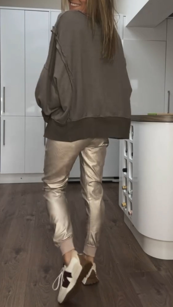 Tuta da donna in pelle, ideale per l’autunno, con pantaloni