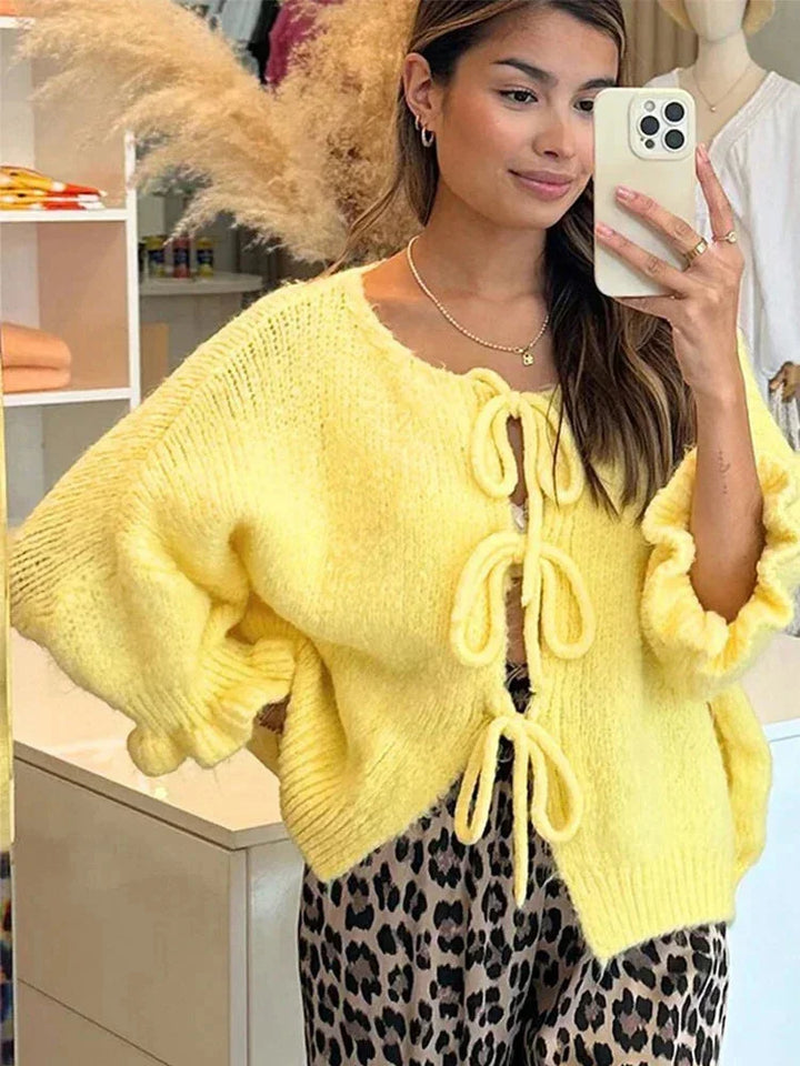 Cardigan femme en maille de laine avec des nœuds et coupe ouverte pour l'automne