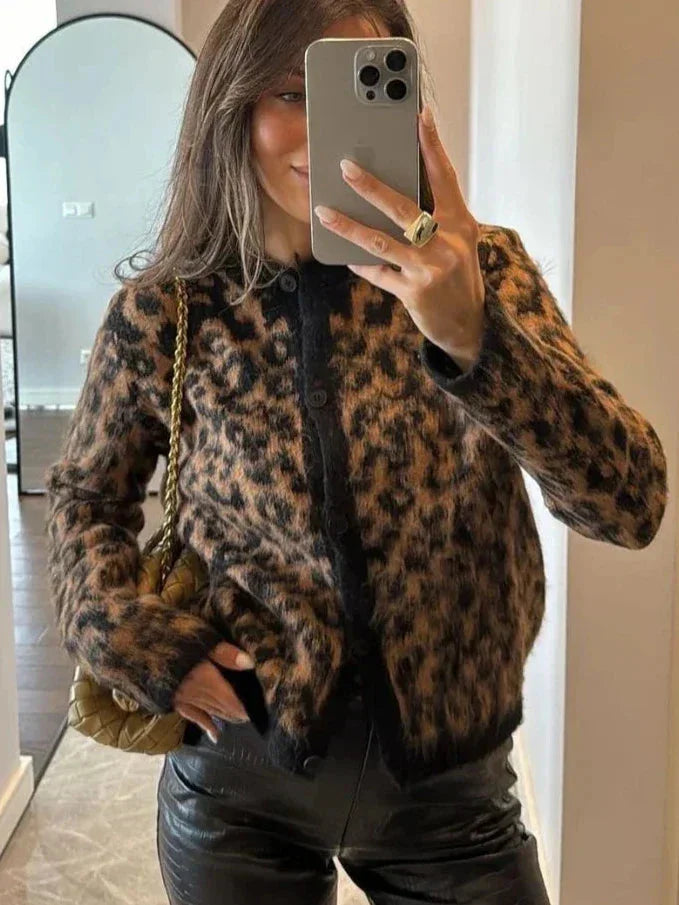 Women’s long-sleeved knitted cardigan with an animal print for autumn