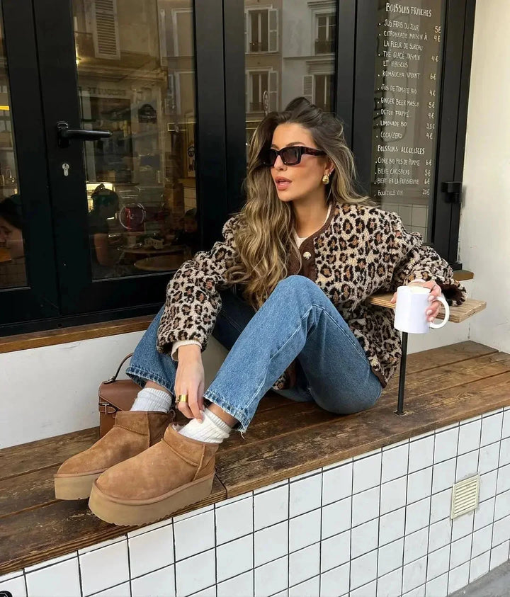 Gilet da donna in maglia con stampa animalier e chiusura con bottoni, ideale per l’autunno