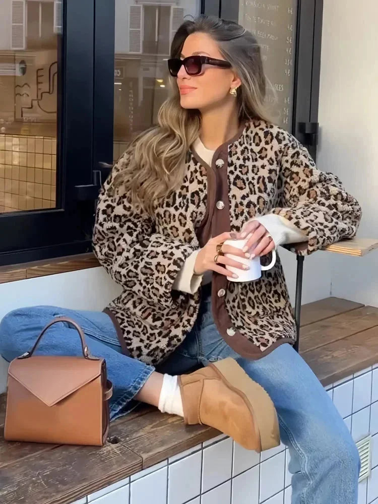 Gilet da donna in maglia con stampa animalier e chiusura con bottoni, ideale per l’autunno