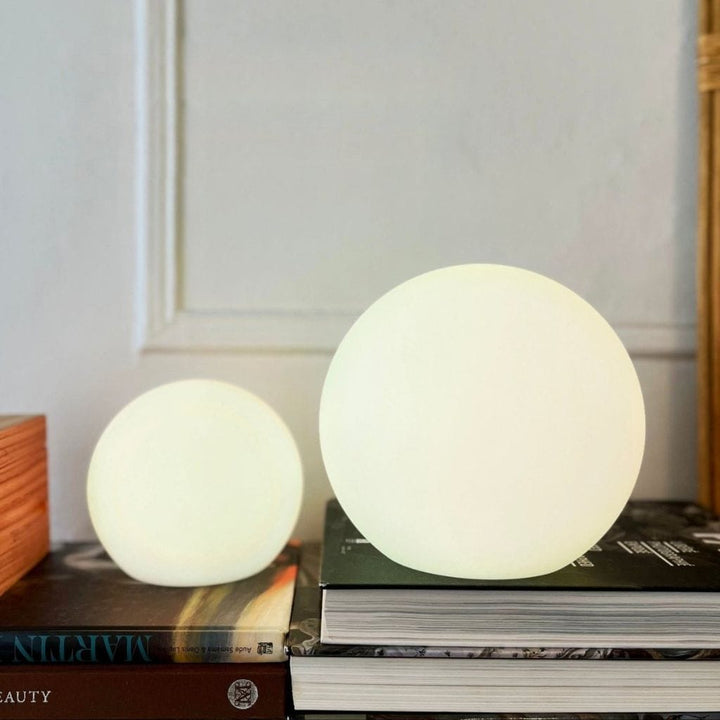 Lampada da tavolo LED senza fili in PVC, forma di luna e globo, dimmerabile, per soggiorno, IP65