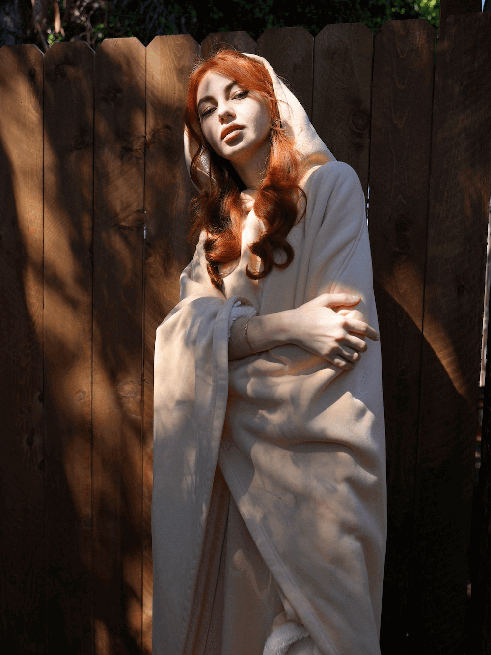 Coperta oversize con cappuccio da donna in pile e maniche, per l’autunno